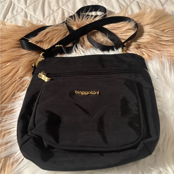 Baggallini Handbags - Baggallini Black Crossbody Bag with Gold Accents